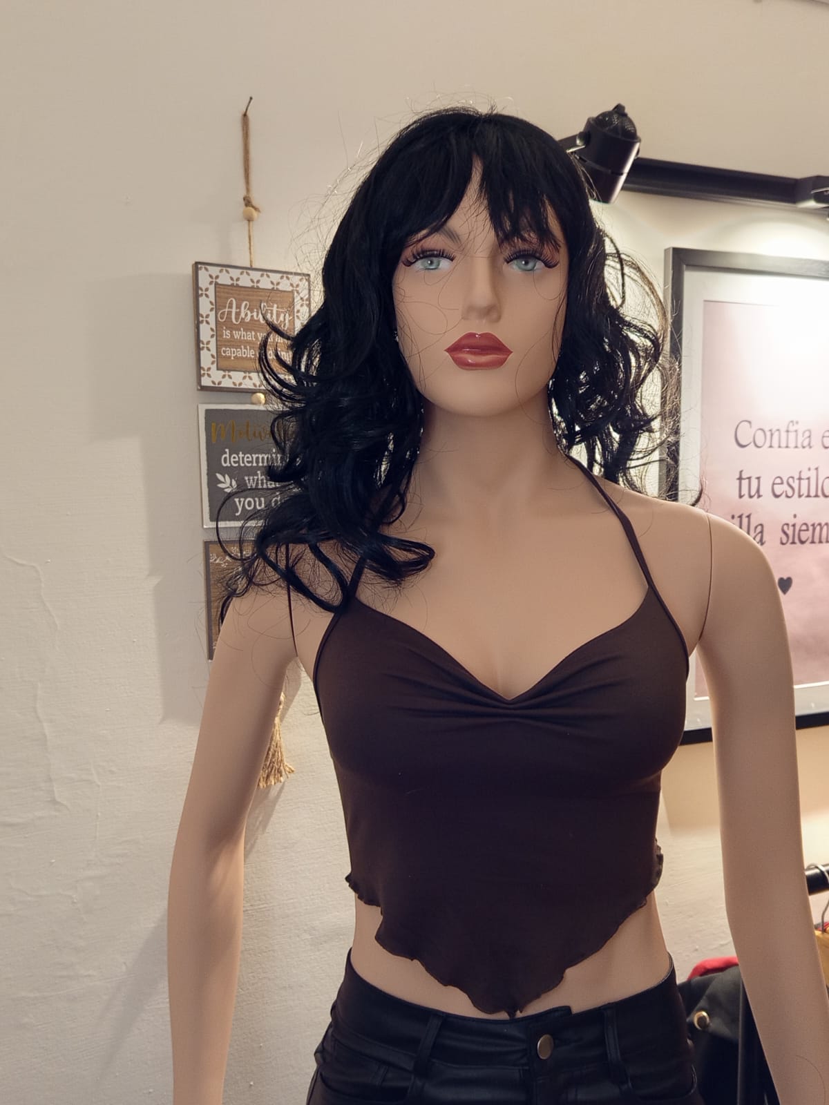 Top marron  diseño cruzado con escote
