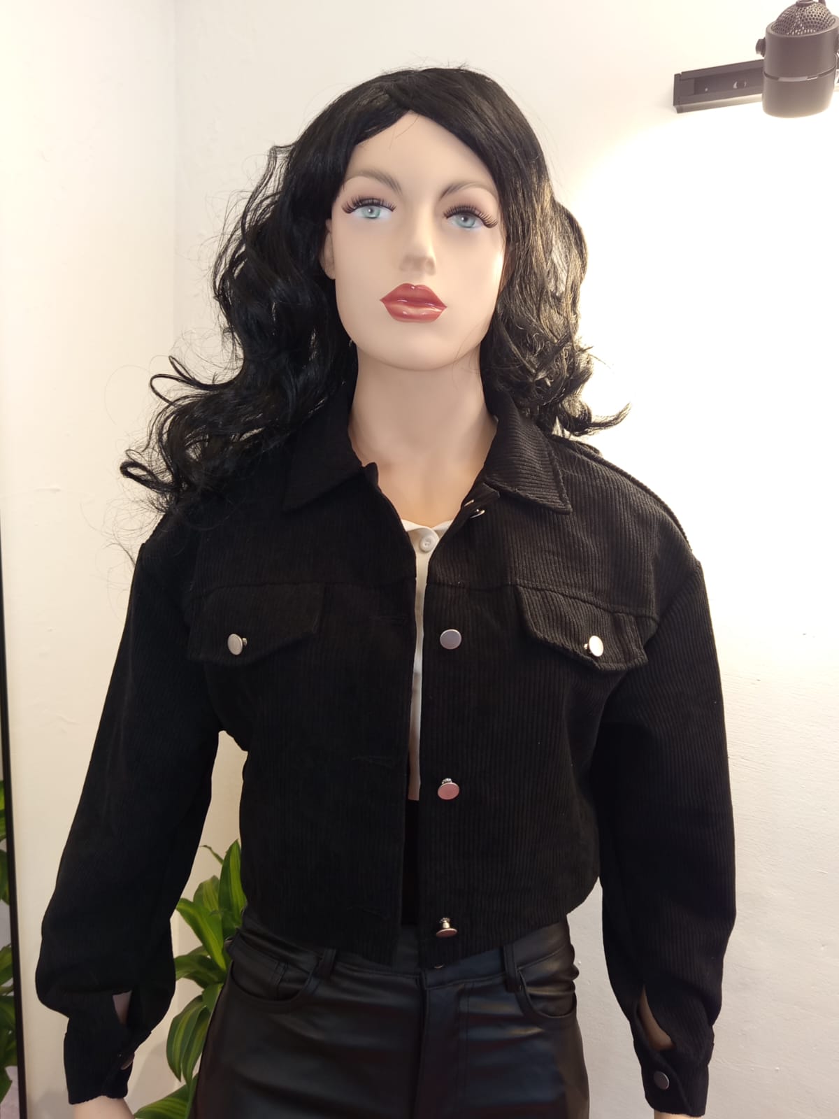 Chaqueta Crop de Pana Negra